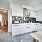 5, Apartment, Central, Modern, Spacious *