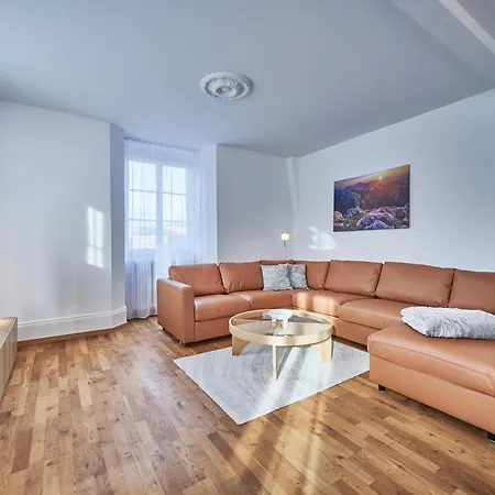 5, Apartment, Central, Modern, Spacious Apartment *