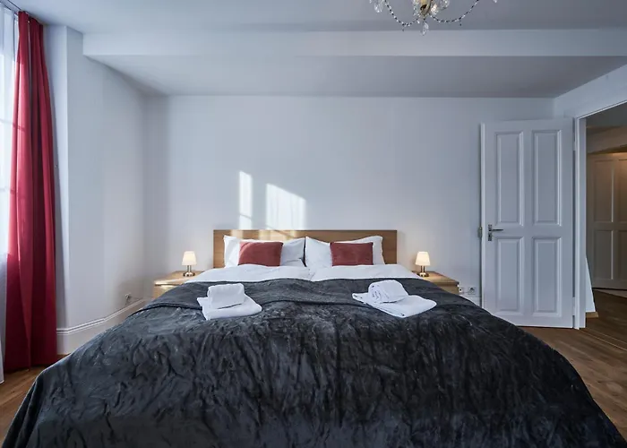 5, Apartment, Central, Modern, Spacious Apartment *